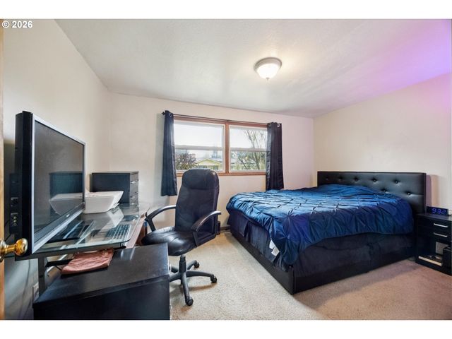 2202 Se 178TH Pl, Portland, OR 97233