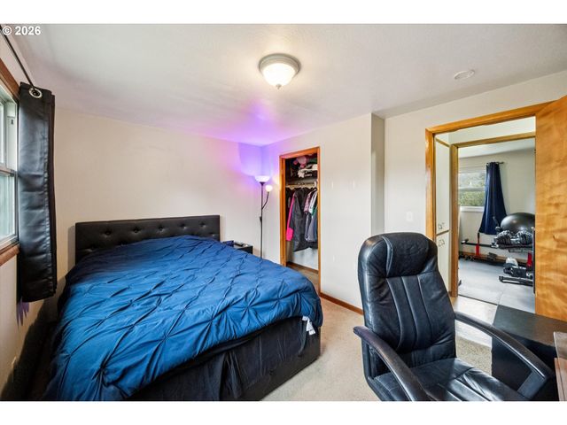 2202 Se 178TH Pl, Portland, OR 97233