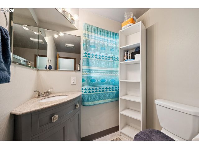 2202 Se 178TH Pl, Portland, OR 97233