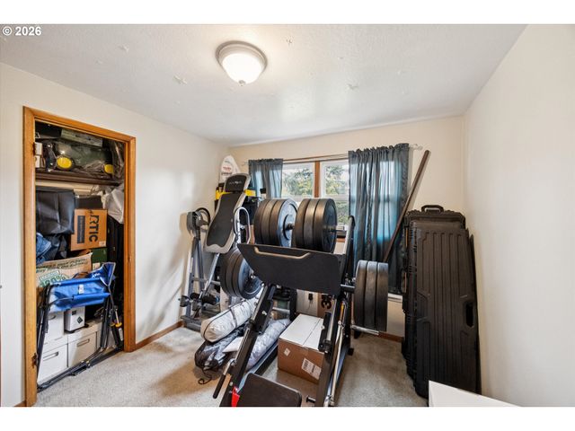 2202 Se 178TH Pl, Portland, OR 97233