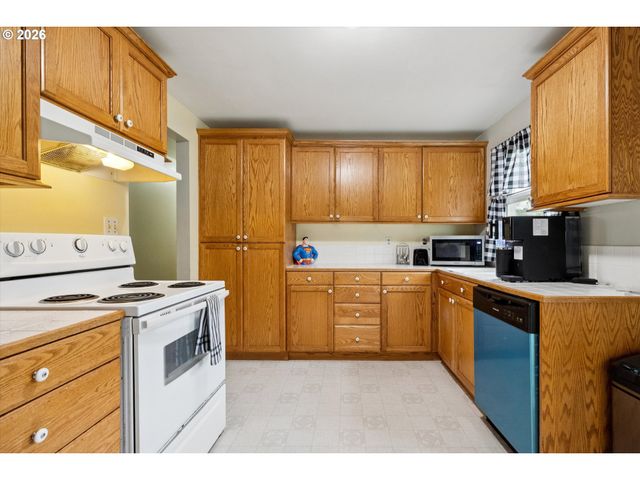 2202 Se 178TH Pl, Portland, OR 97233