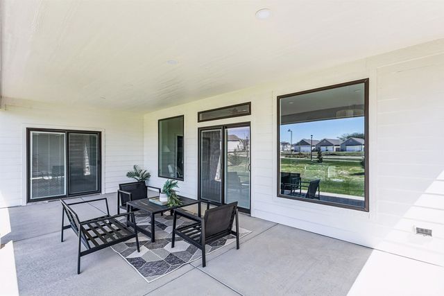 205 S Heritage Way, Andover, KS 67002