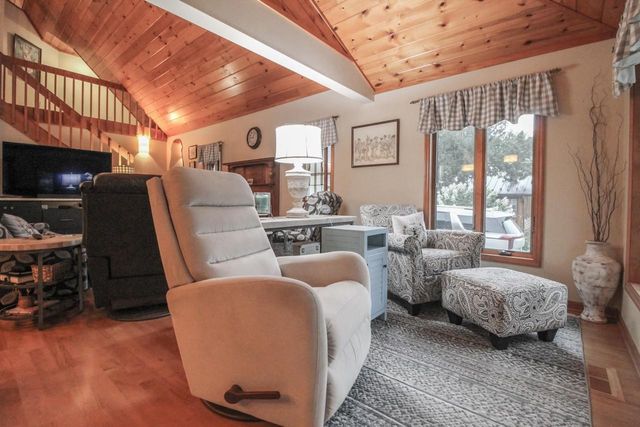 W9056 Ripley Road, Cambridge, WI 53523