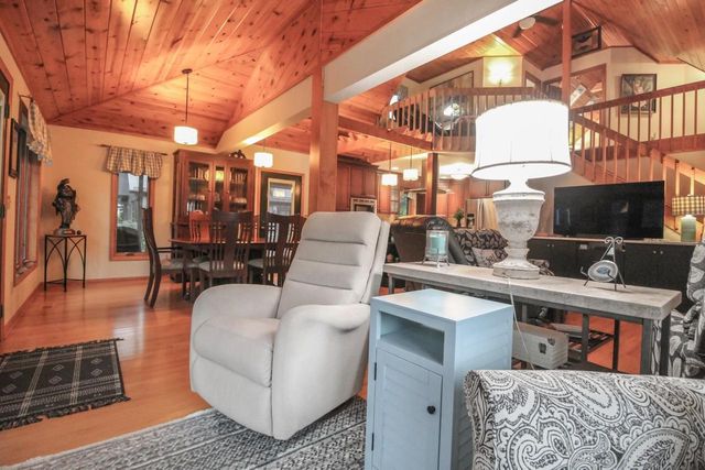 W9056 Ripley Road, Cambridge, WI 53523