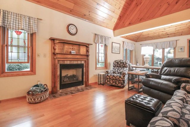 W9056 Ripley Road, Cambridge, WI 53523