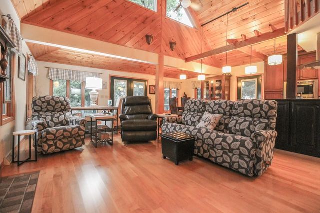 W9056 Ripley Road, Cambridge, WI 53523