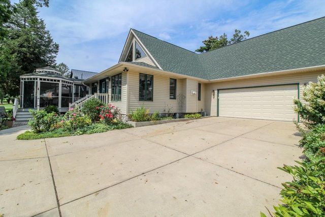 W9056 Ripley Road, Cambridge, WI 53523