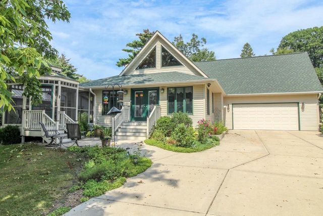 W9056 Ripley Road, Cambridge, WI 53523
