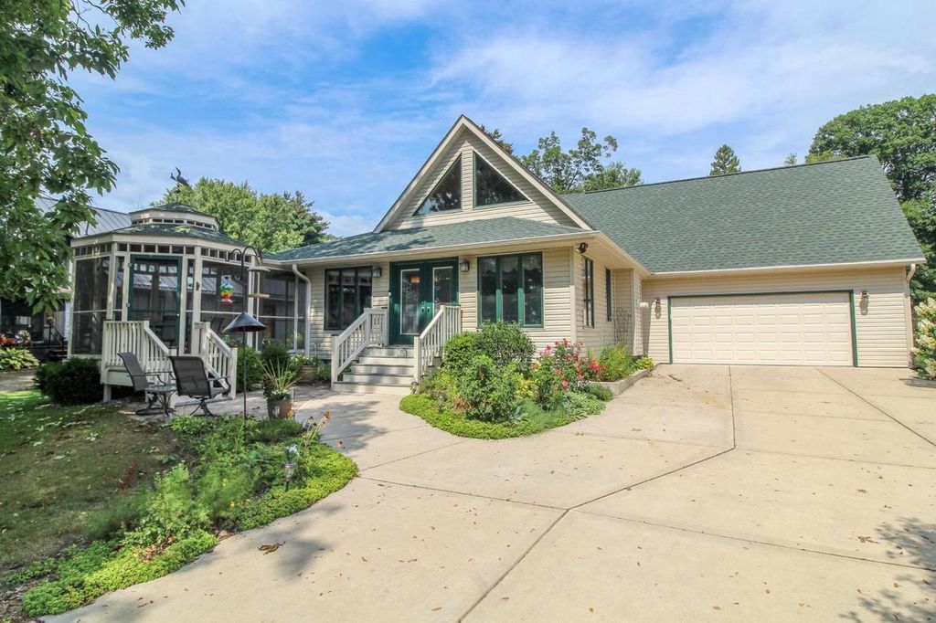 W9056 Ripley Road, Cambridge, WI 53523