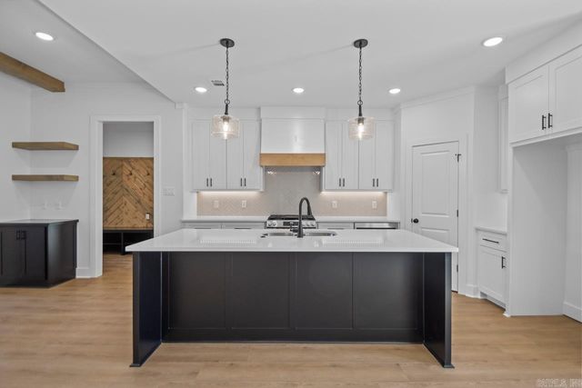 3881 Spencer Crossing Drive, Benton, AR 72019