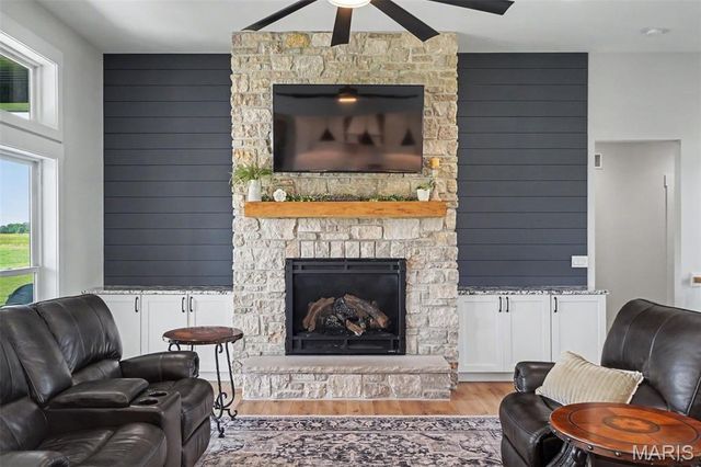 114 Gladshire Lane, Warrenton, MO 63383