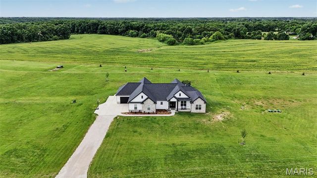 114 Gladshire Lane, Warrenton, MO 63383