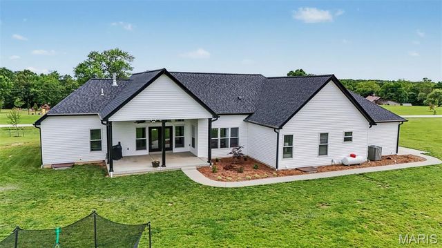 114 Gladshire Lane, Warrenton, MO 63383