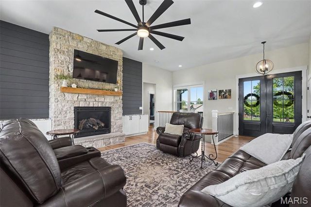 114 Gladshire Lane, Warrenton, MO 63383