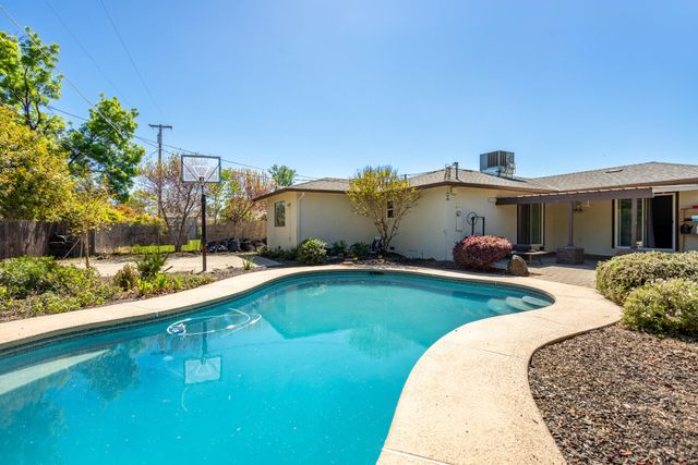 6677 Ferndale Drive, Redding, CA 96001