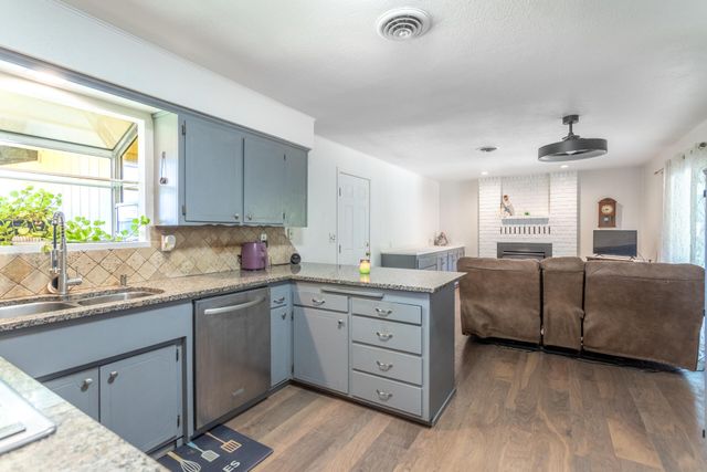 6677 Ferndale Drive, Redding, CA 96001