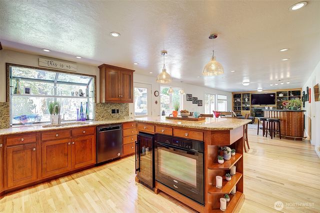 12104 NE 141st Street, Kirkland, WA 98034