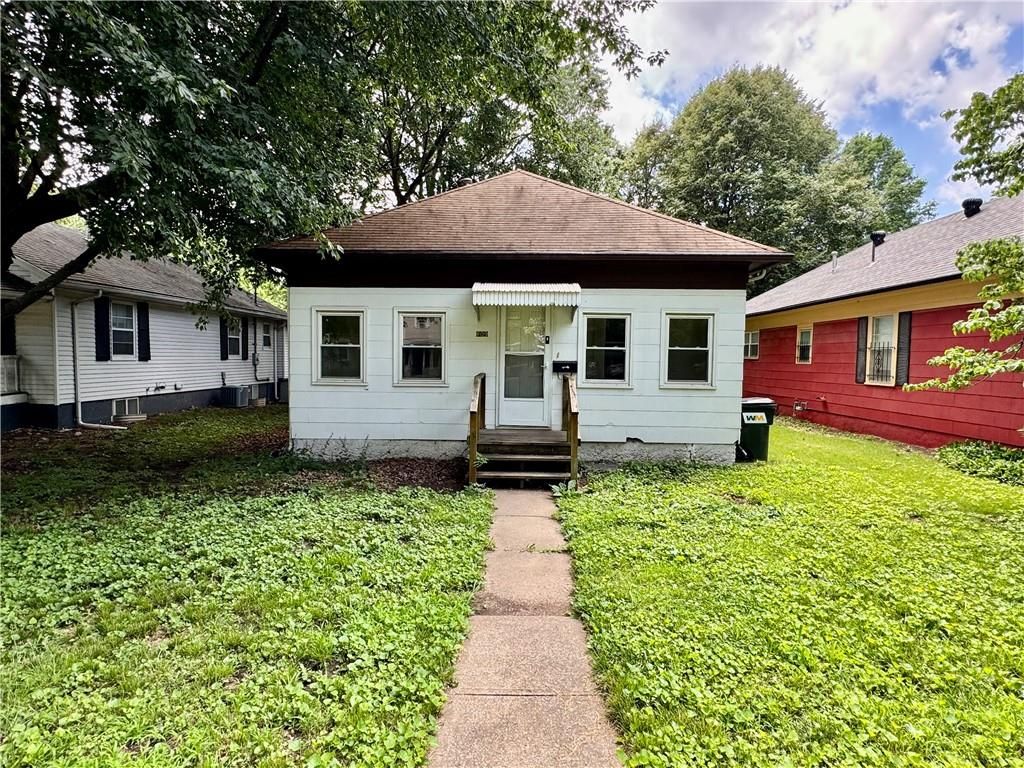 709 Rhodes Street, Grandview, MO 64030