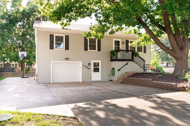 1704 Beverly Circle, Harrisonville, MO 64701