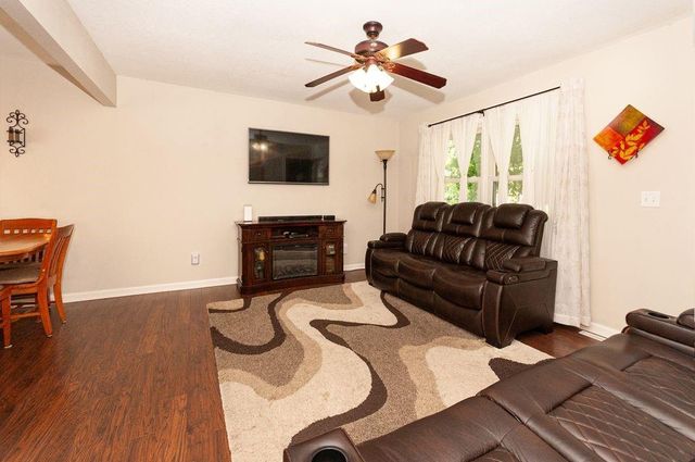 1704 Beverly Circle, Harrisonville, MO 64701