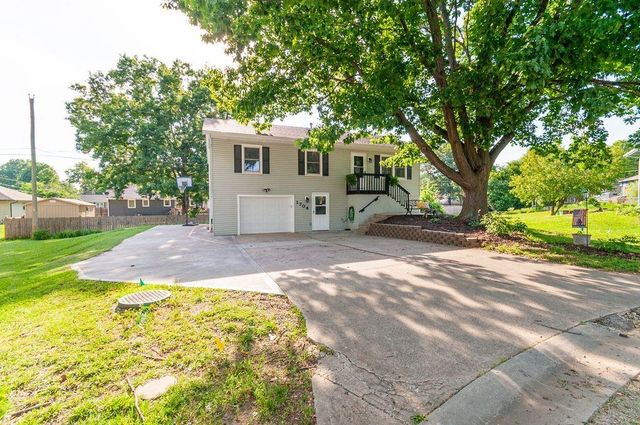 1704 Beverly Circle, Harrisonville, MO 64701