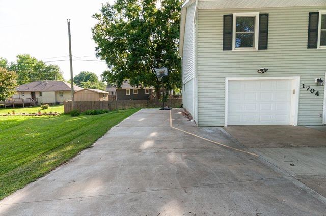 1704 Beverly Circle, Harrisonville, MO 64701