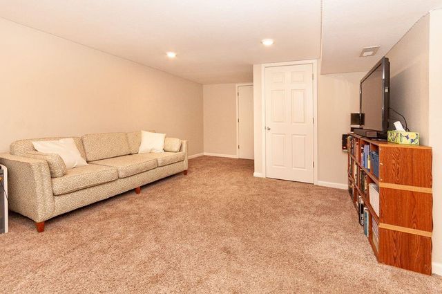1704 Beverly Circle, Harrisonville, MO 64701