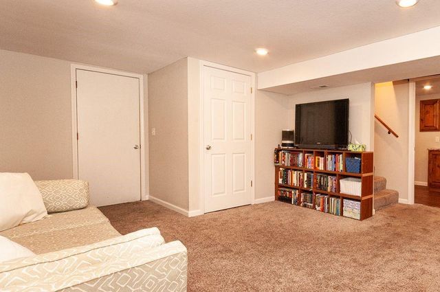 1704 Beverly Circle, Harrisonville, MO 64701
