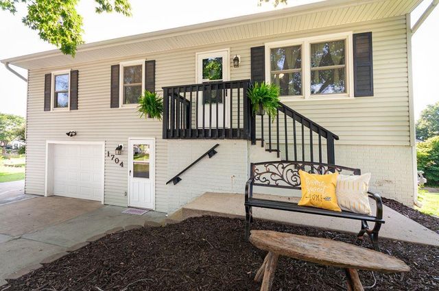 1704 Beverly Circle, Harrisonville, MO 64701