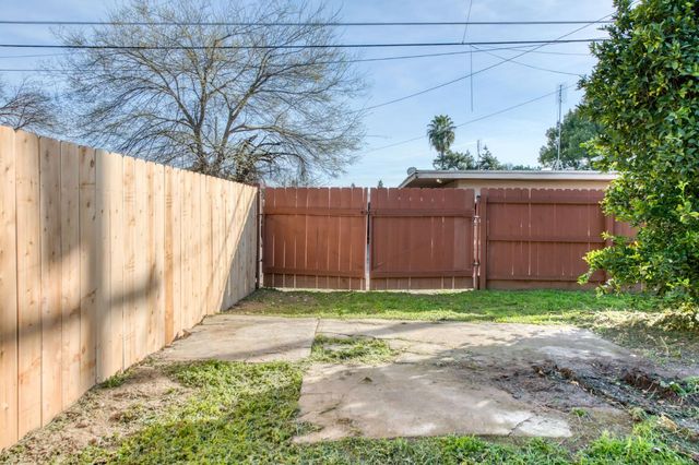 1324 Union Street, Kingsburg, CA 93631