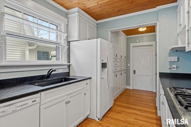 1740 S Lowell Avenue, Springfield, IL 62704