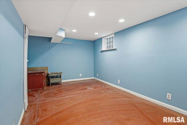 1740 S Lowell Avenue, Springfield, IL 62704