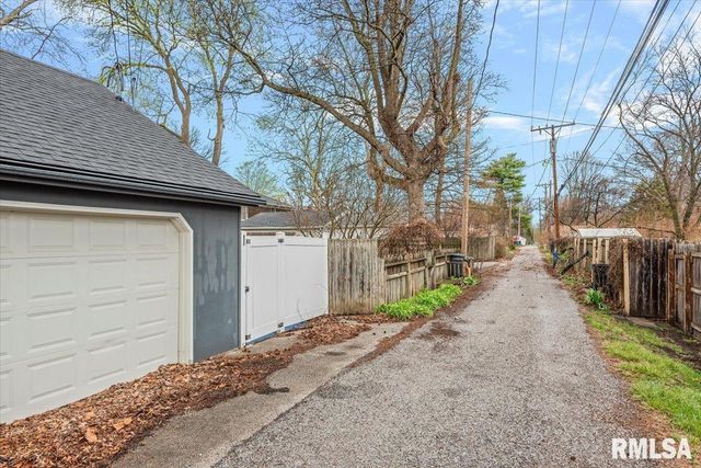 1740 S Lowell Avenue, Springfield, IL 62704