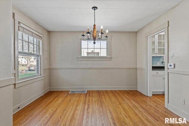 1740 S Lowell Avenue, Springfield, IL 62704