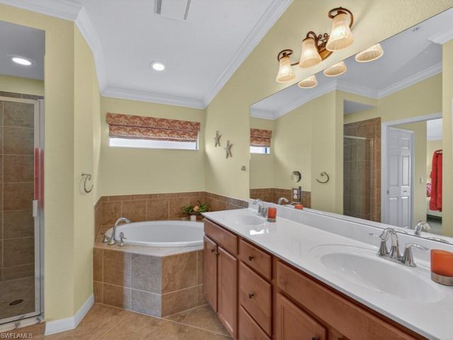 9844 Venezia CIR E 726, Naples, FL 34113