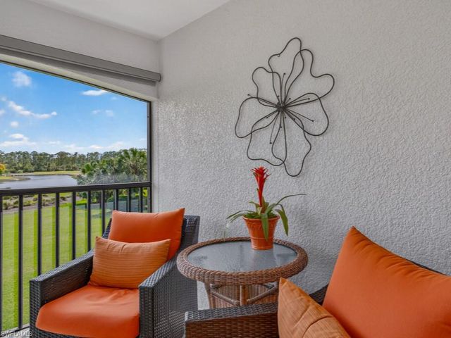 9844 Venezia CIR E 726, Naples, FL 34113