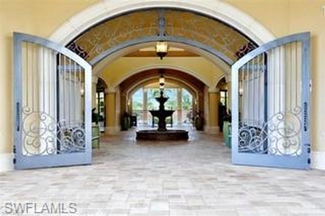 9844 Venezia CIR E 726, Naples, FL 34113