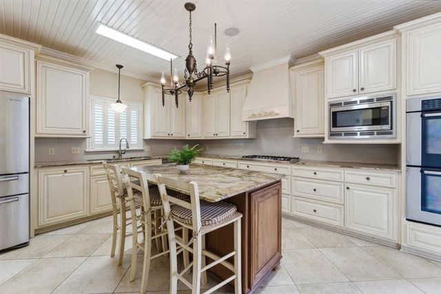 1304 W Dumbarton, Lake Charles, LA 70605