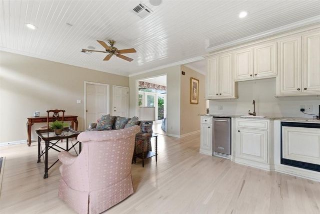 1304 W Dumbarton, Lake Charles, LA 70605