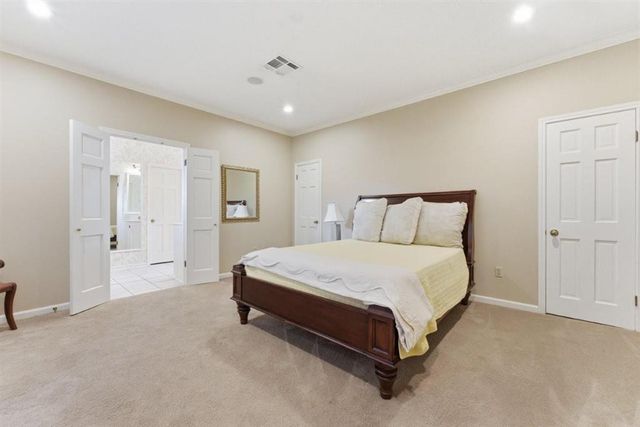 1304 W Dumbarton, Lake Charles, LA 70605