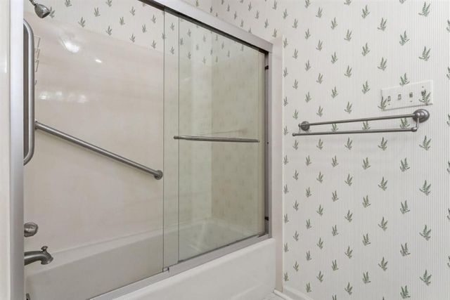 1304 W Dumbarton, Lake Charles, LA 70605