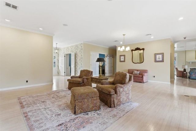 1304 W Dumbarton, Lake Charles, LA 70605