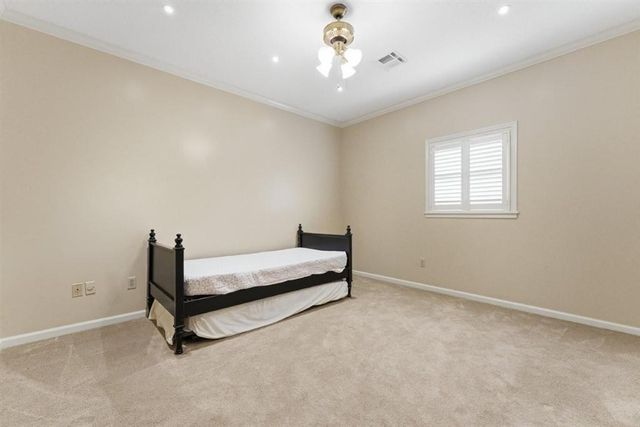 1304 W Dumbarton, Lake Charles, LA 70605