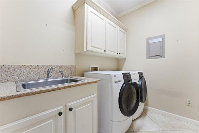 1304 W Dumbarton, Lake Charles, LA 70605