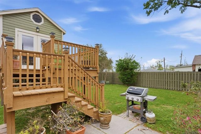 1304 W Dumbarton, Lake Charles, LA 70605