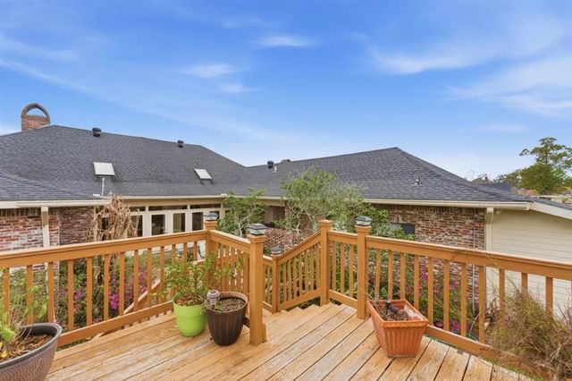 1304 W Dumbarton, Lake Charles, LA 70605