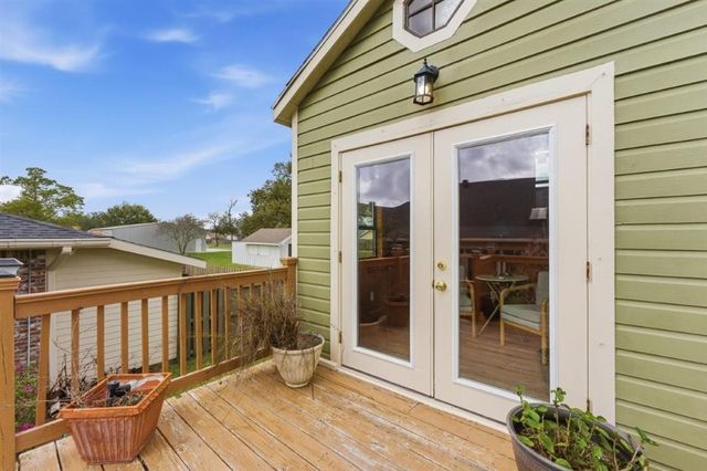 1304 W Dumbarton, Lake Charles, LA 70605