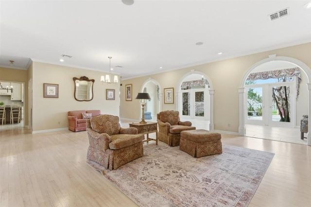 1304 W Dumbarton, Lake Charles, LA 70605