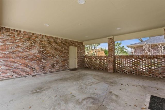 1304 W Dumbarton, Lake Charles, LA 70605