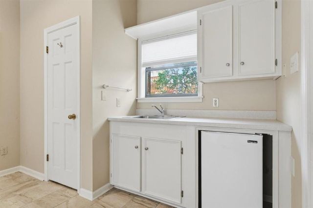 1304 W Dumbarton, Lake Charles, LA 70605